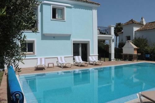 Detached Villa With Private Heated Infinity Pool Close To Port And Beach