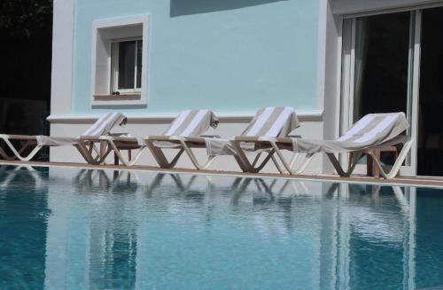 Detached Villa With Private Heated Infinity Pool Close To Port And Beach