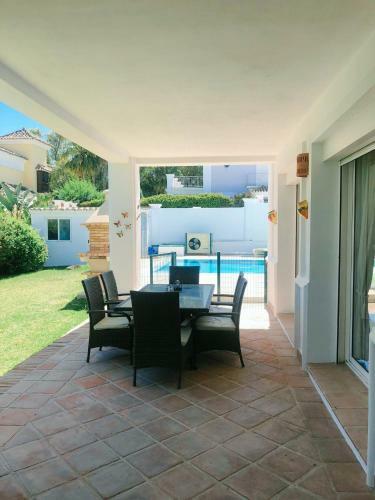 Detached Villa With Private Heated Infinity Pool Close To Port And Beach