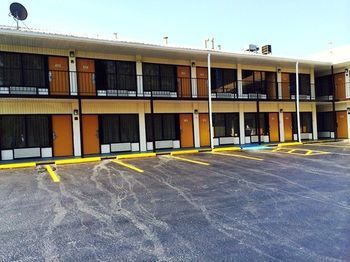 Motel 6 - Dalton