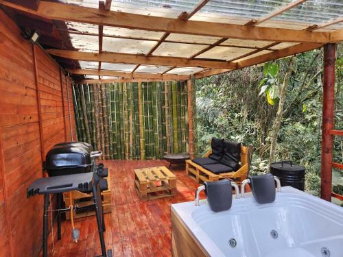Caba�a En Medio Del Bosque Con Jacuzzi - Santa Elena