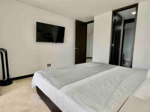 Apartamento 202 Family Haven In El Poblado: Spacious & Charming