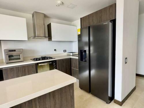 Apartamento 202 Family Haven In El Poblado: Spacious & Charming