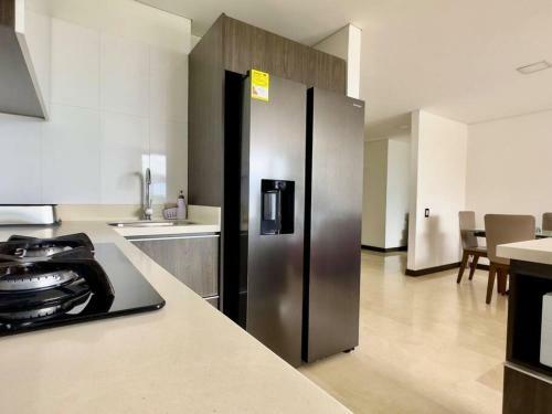 Apartamento 202 Family Haven In El Poblado: Spacious & Charming