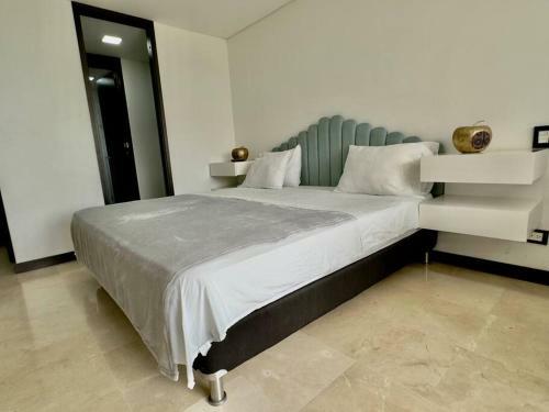 Apartamento 202 Family Haven In El Poblado: Spacious & Charming