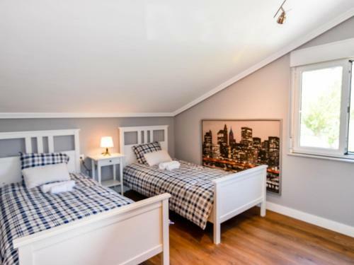 Amplia Casa Con Piscina Y Zona de Juegos