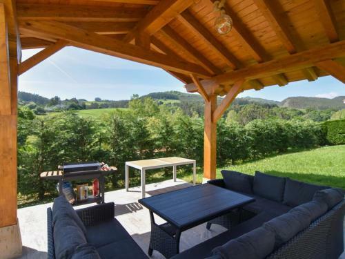 Amplia Casa Con Piscina Y Zona de Juegos