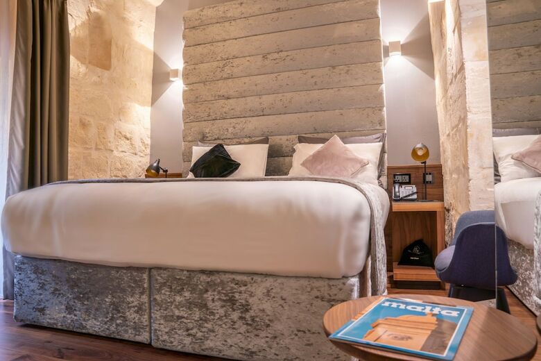 Hotel The Village Boutique And Spa