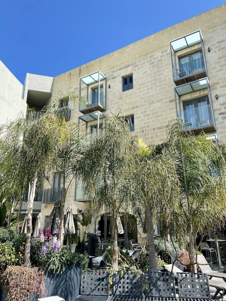 Hotel The Village Boutique And Spa