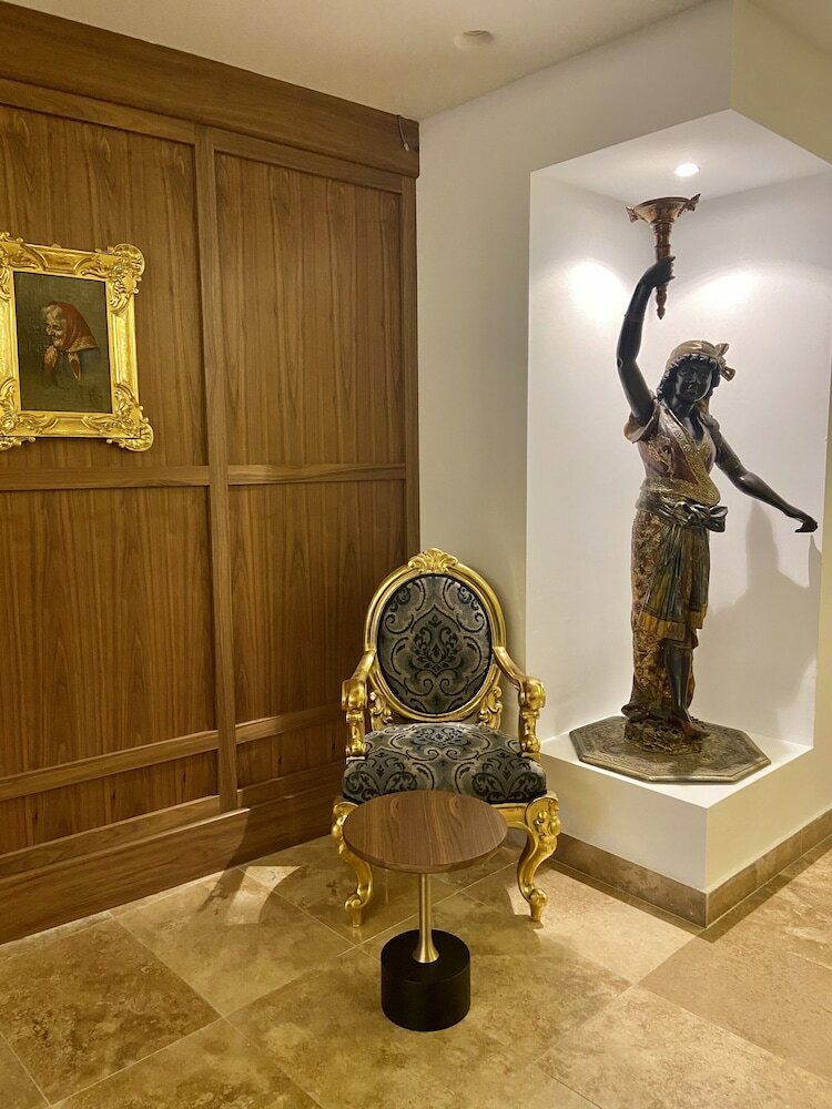 Hotel The Village Boutique And Spa
