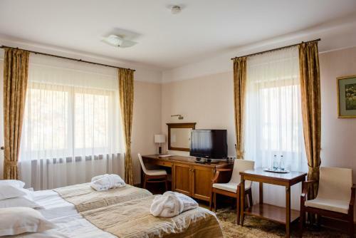 Hotel Pa?ac Czarny Las (50 Km Od Katowic)