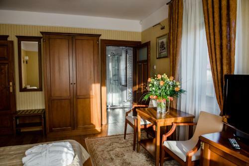 Hotel Pa?ac Czarny Las (50 Km Od Katowic)