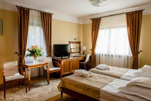 Hotel Pa?ac Czarny Las (50 Km Od Katowic)