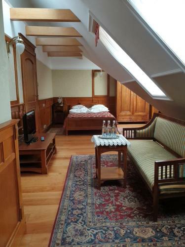 Hotel Pa?ac Czarny Las (50 Km Od Katowic)