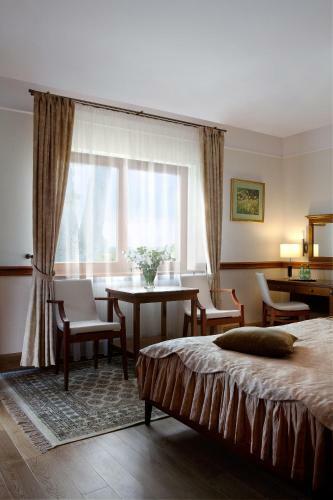 Hotel Pa?ac Czarny Las (50 Km Od Katowic)