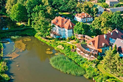 Hotel Pa?ac Czarny Las (50 Km Od Katowic)