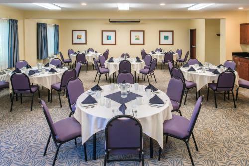 Hotel Doubletree By Hilton North Salem