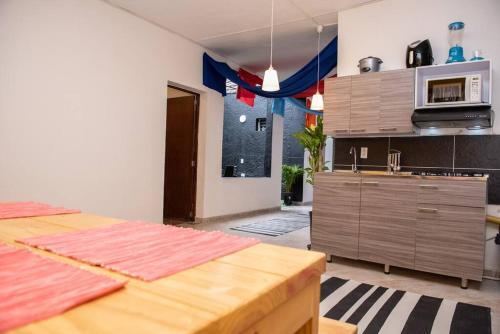 Apartamento Pleasant House 20 People In Laureles