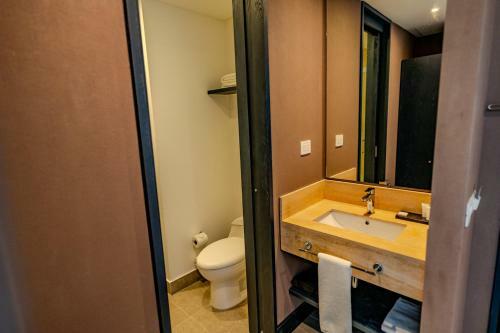 Hotel Hampton By Hilton Santiago Las Condes