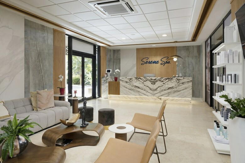Hotel Serenade All Suites - Adults Only Resort