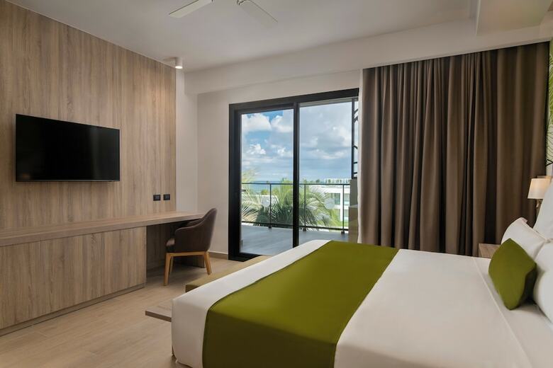 Hotel Serenade All Suites - Adults Only Resort