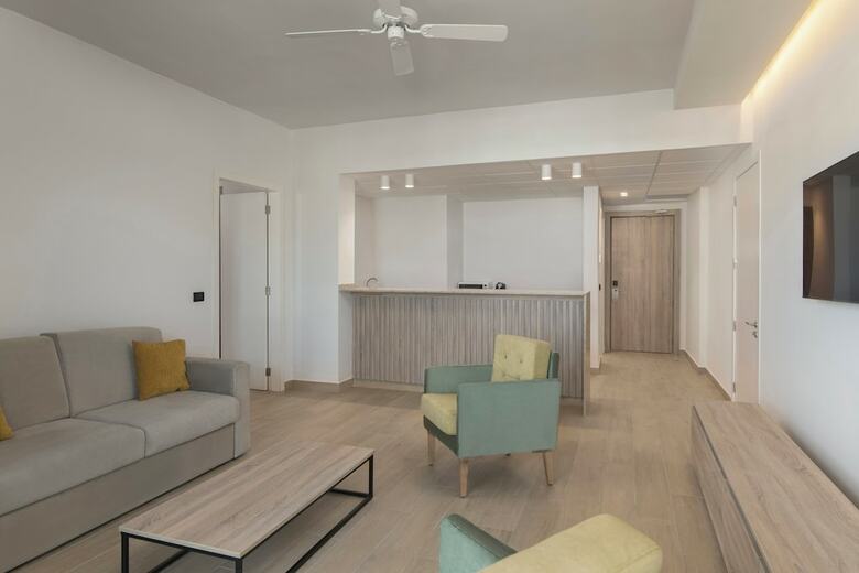Hotel Serenade All Suites - Adults Only Resort