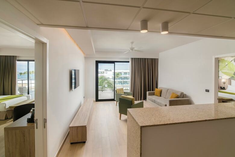 Hotel Serenade All Suites - Adults Only Resort