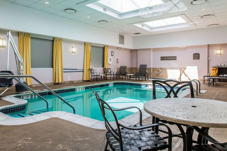 Clarion Hotel & Suites Hamden