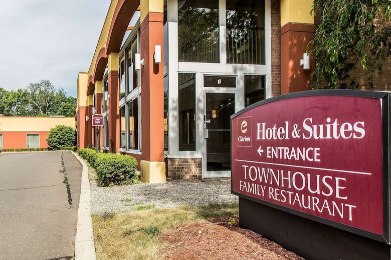 Clarion Hotel & Suites Hamden