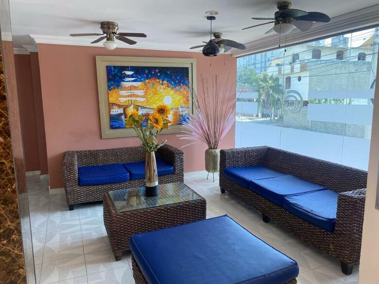Hotel Olas Marinas Inn