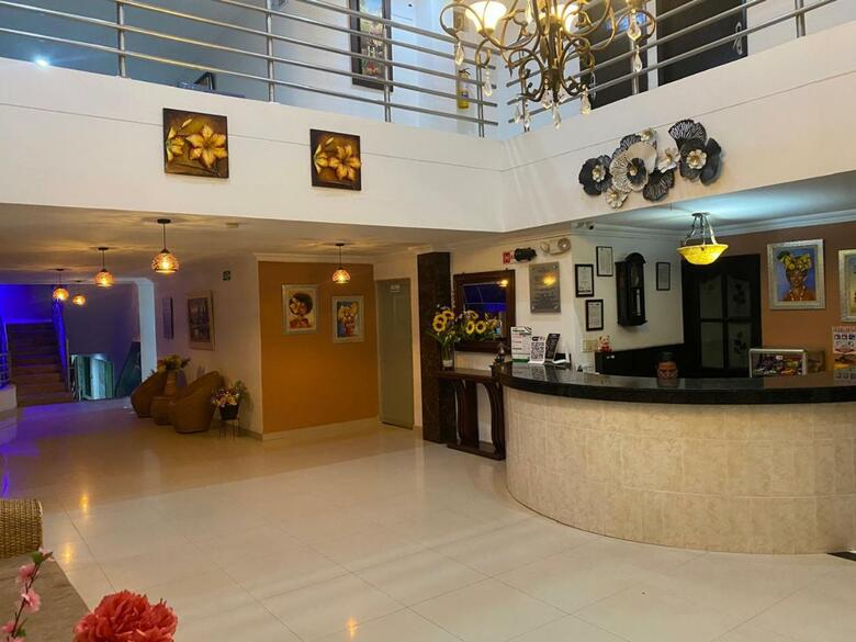 Hotel Olas Marinas Inn