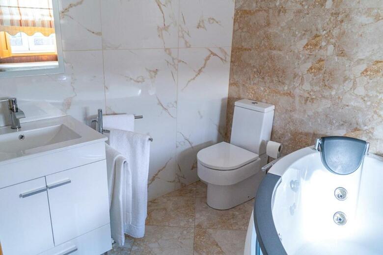 Bed & Breakfast Eleg�ncia & Carros Hotel
