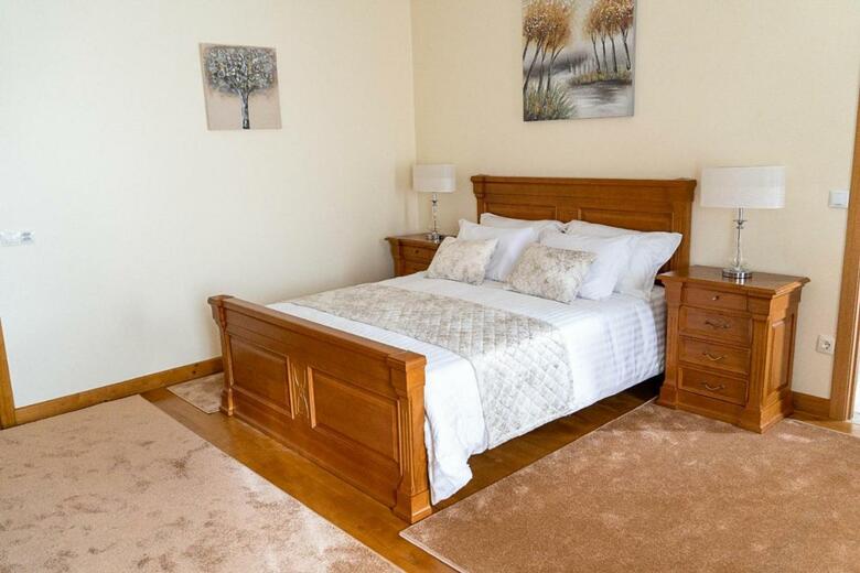 Bed & Breakfast Eleg�ncia & Carros Hotel