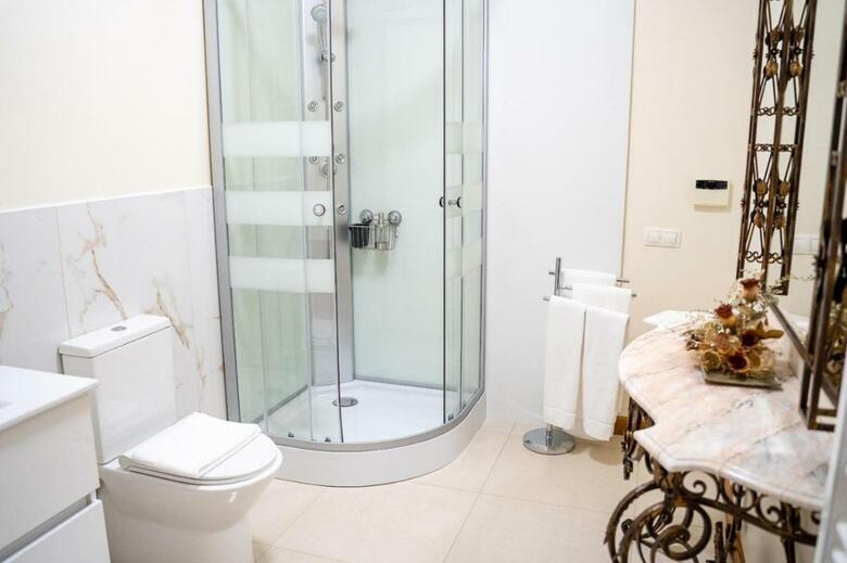 Bed & Breakfast Eleg�ncia & Carros Hotel