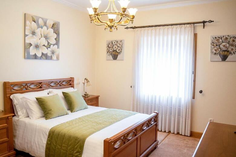 Bed & Breakfast Eleg�ncia & Carros Hotel