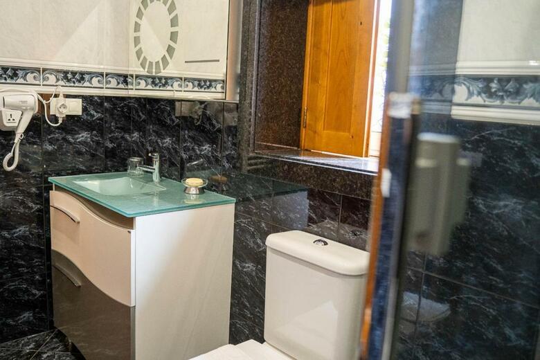 Bed & Breakfast Eleg�ncia & Carros Hotel