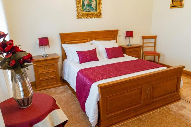 Bed & Breakfast Eleg�ncia & Carros Hotel