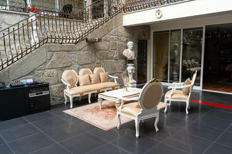 Bed & Breakfast Eleg�ncia & Carros Hotel