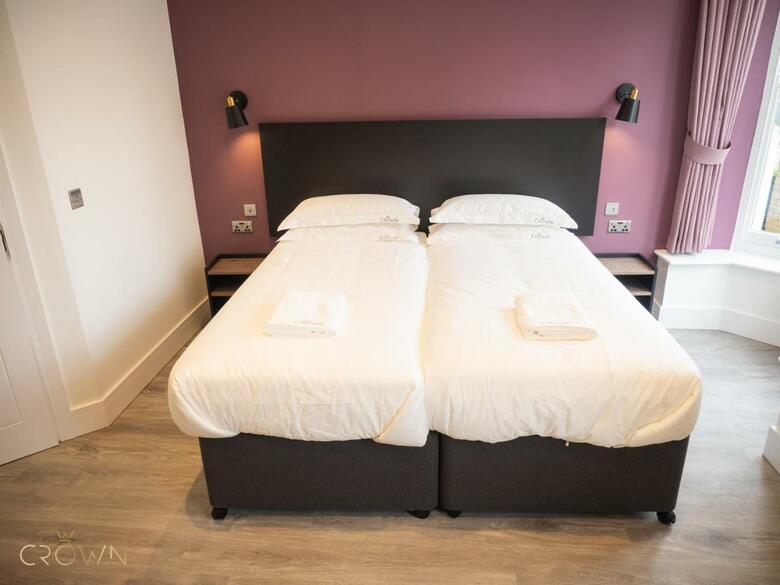 Crown Hotel