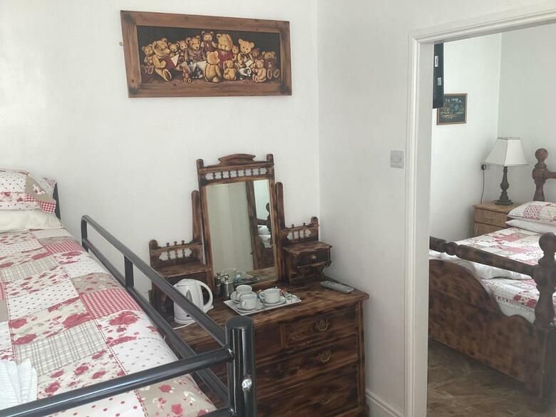 Alexander Hotel Fully Refurbished All Rooms En-suite