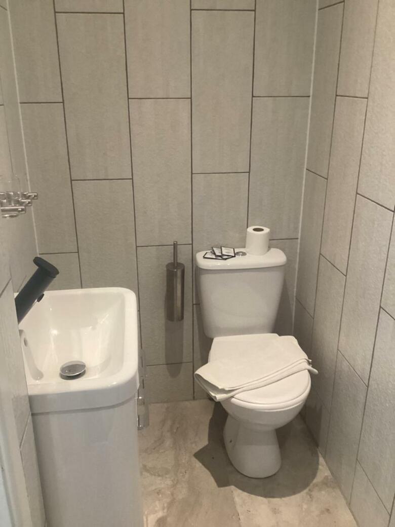 Alexander Hotel Fully Refurbished All Rooms En-suite