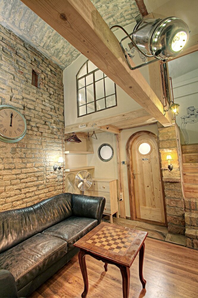 Hostal Lavender Circus Hostel