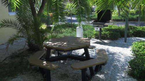 Hotel Barefoot Beach Resort