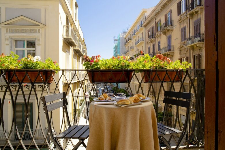 Ballar� Hotel