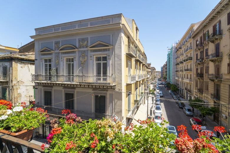 Ballar� Hotel