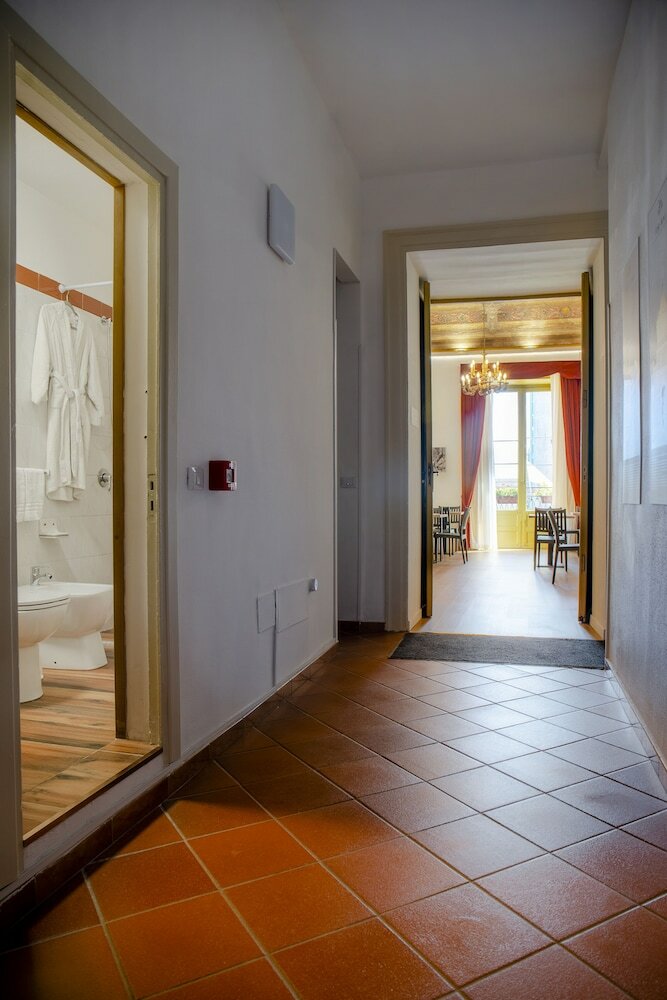 Ballar� Hotel