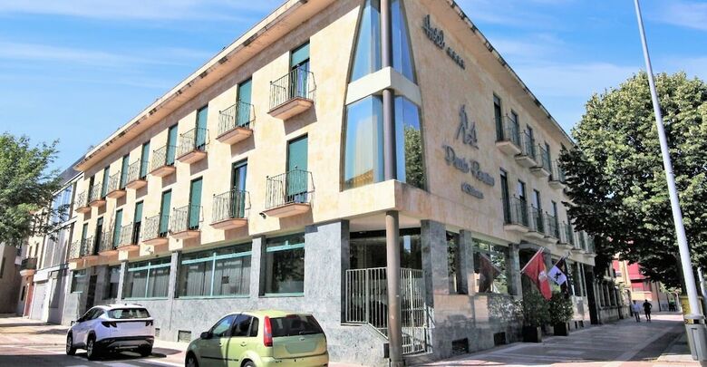 Hotel Ele Puente Romano