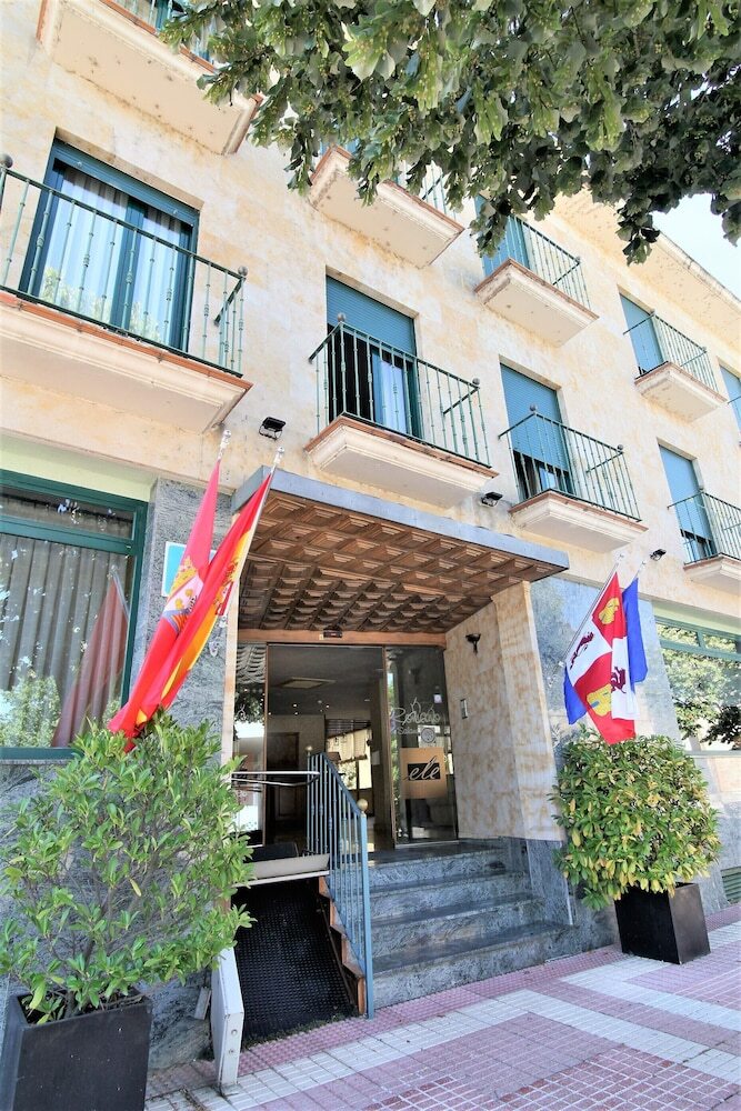 Hotel Ele Puente Romano