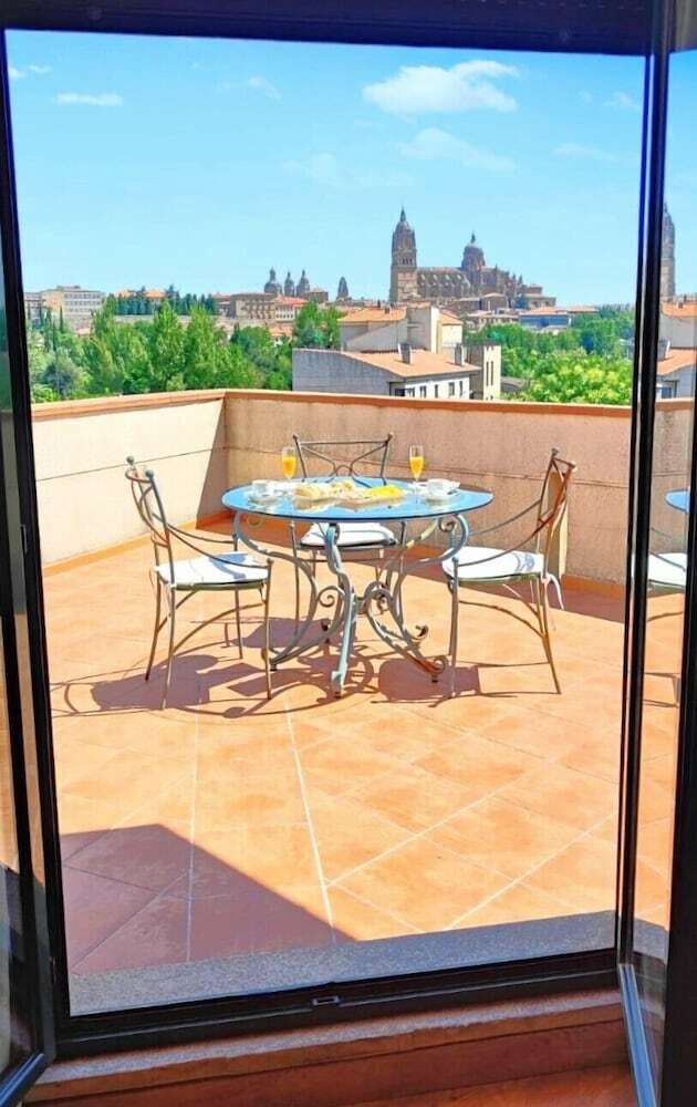 Hotel Ele Puente Romano