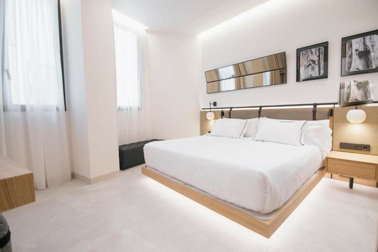 Hotel Myr Puerta Serranos